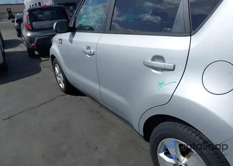 2017 Kia Soul z USA, uszkodzony, nr VIN KNDJN2A21H7448882